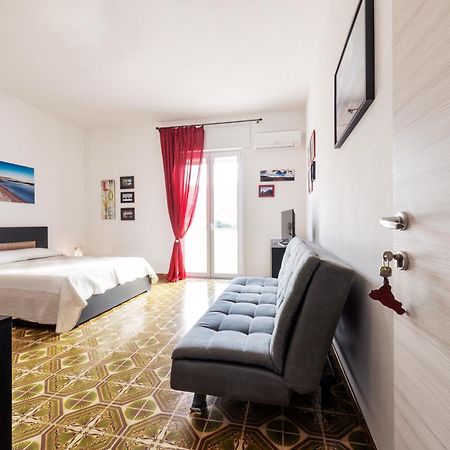In Riva Al Mare B&B Capo d'Orlando Bagian luar foto