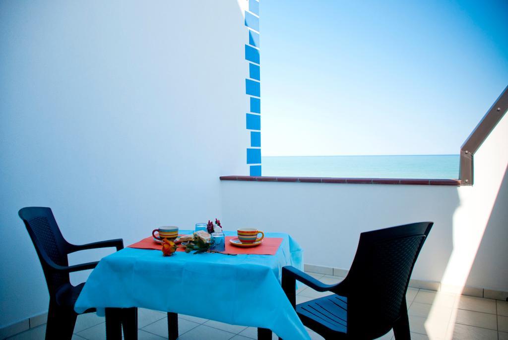 In Riva Al Mare B&B Capo d'Orlando Ruang foto