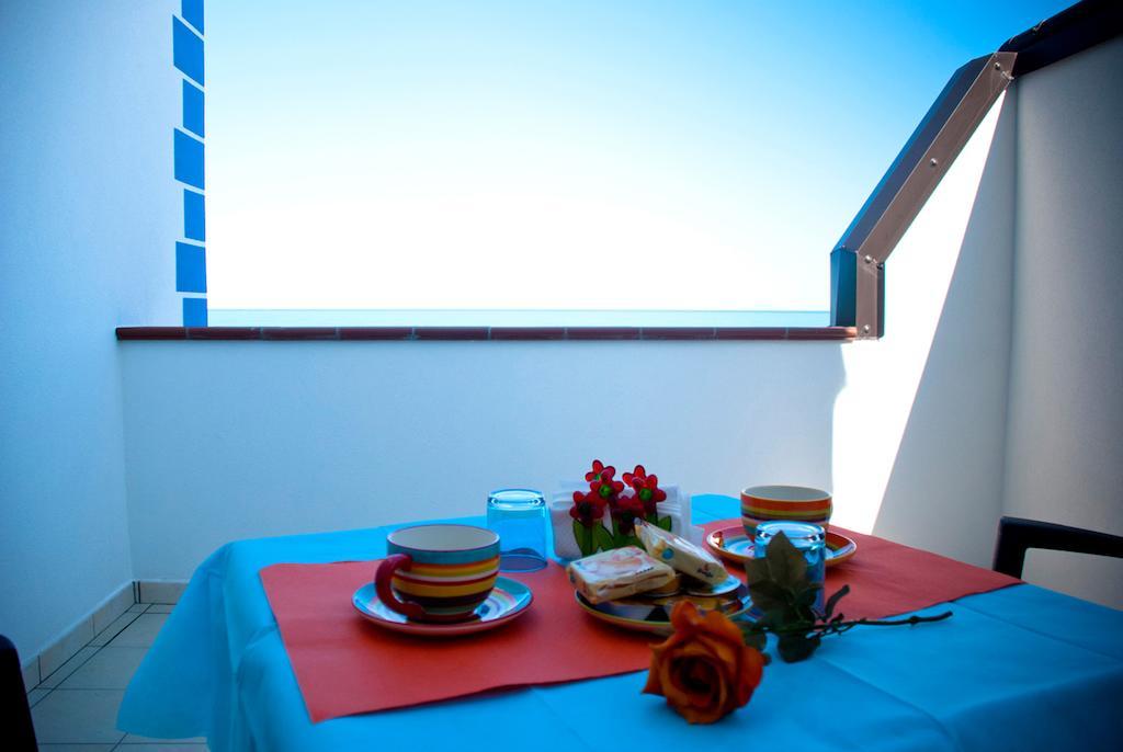 In Riva Al Mare B&B Capo d'Orlando Ruang foto