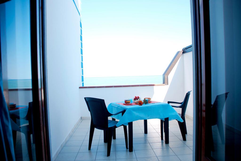 In Riva Al Mare B&B Capo d'Orlando Bagian luar foto