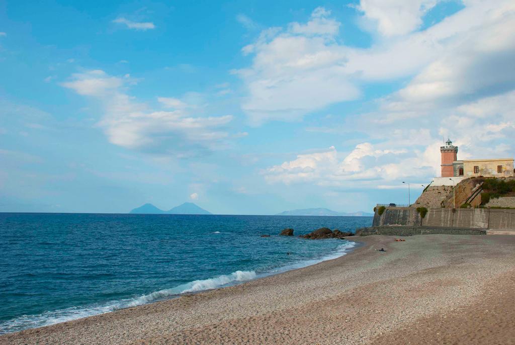 In Riva Al Mare B&B Capo d'Orlando Bagian luar foto