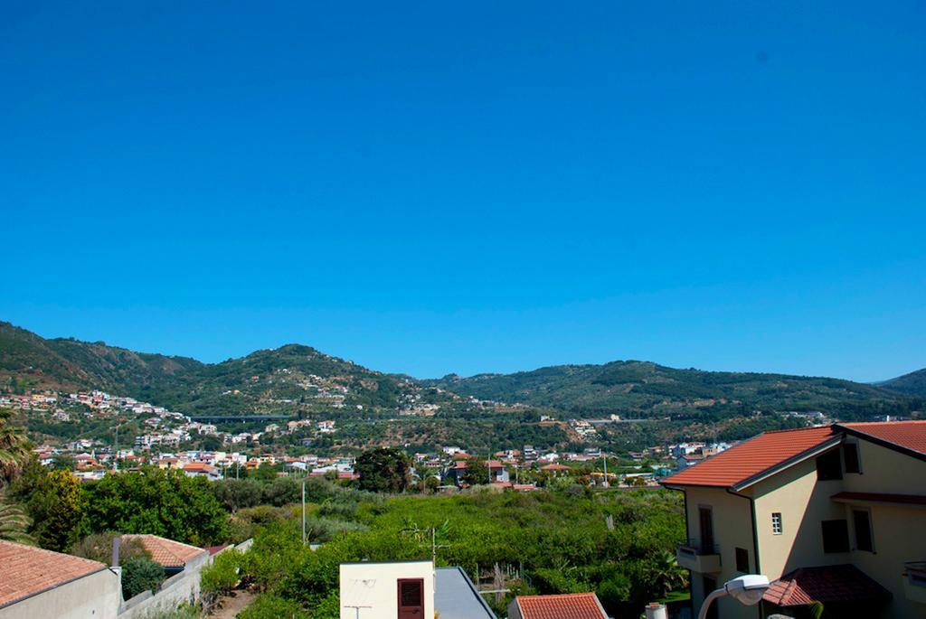 In Riva Al Mare B&B Capo d'Orlando Ruang foto