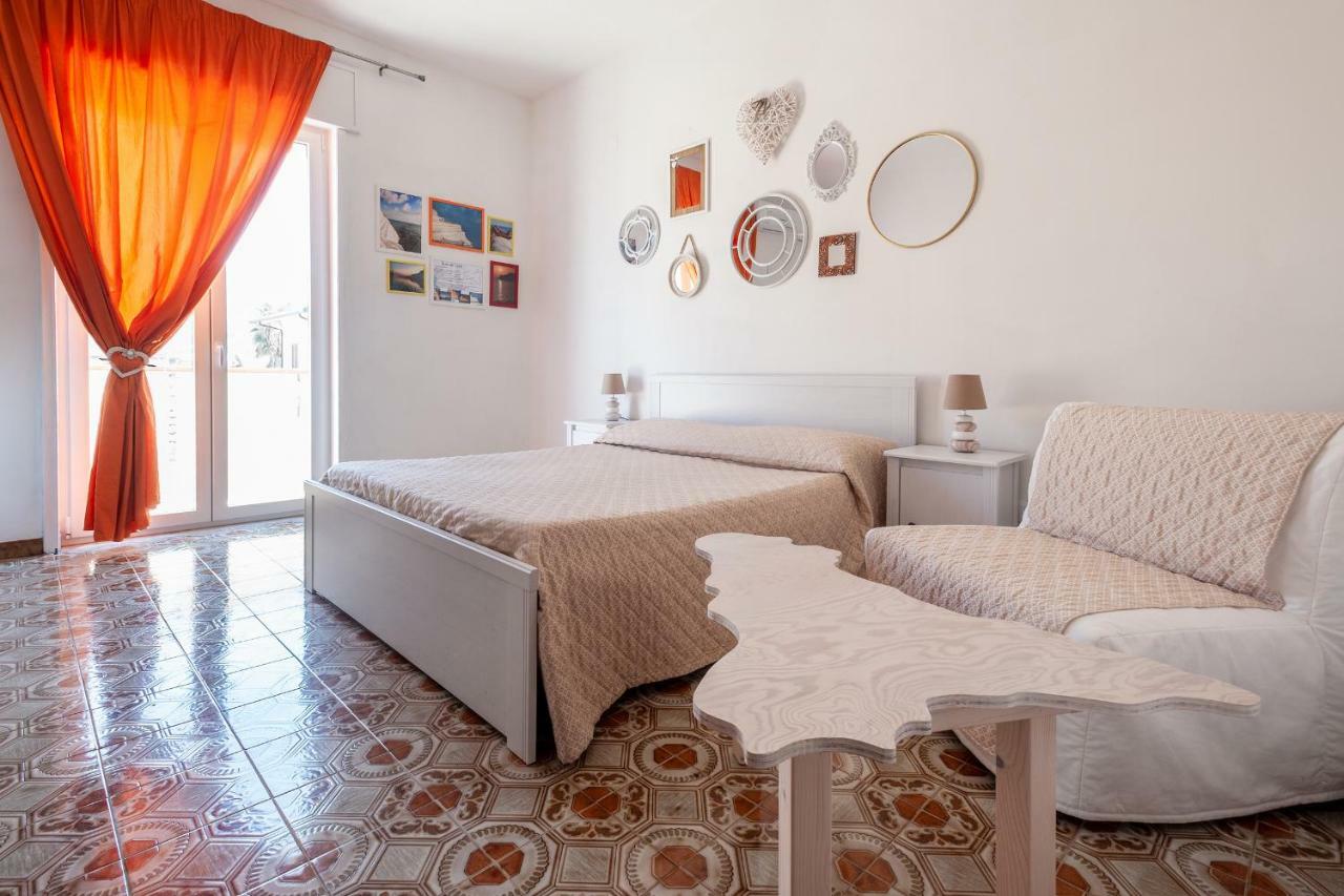 In Riva Al Mare B&B Capo d'Orlando Bagian luar foto